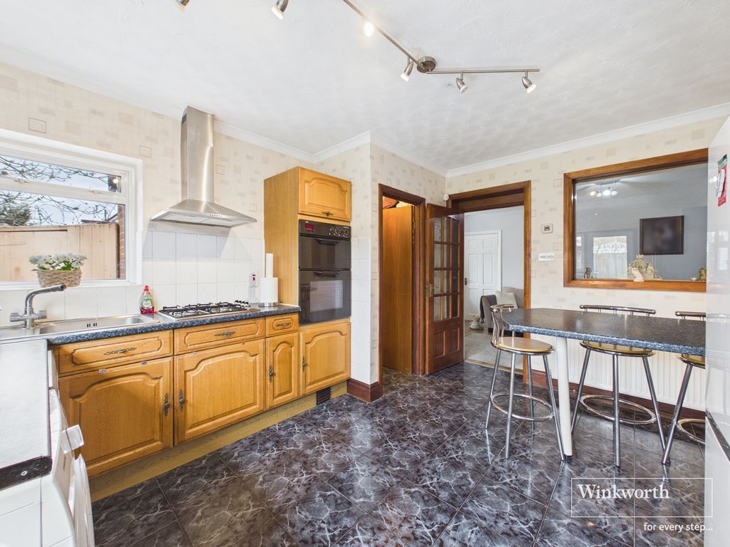 Property photo 2 of 10 Kitchen