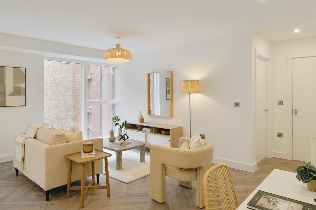 Property photo 2 of 11 Show Home
