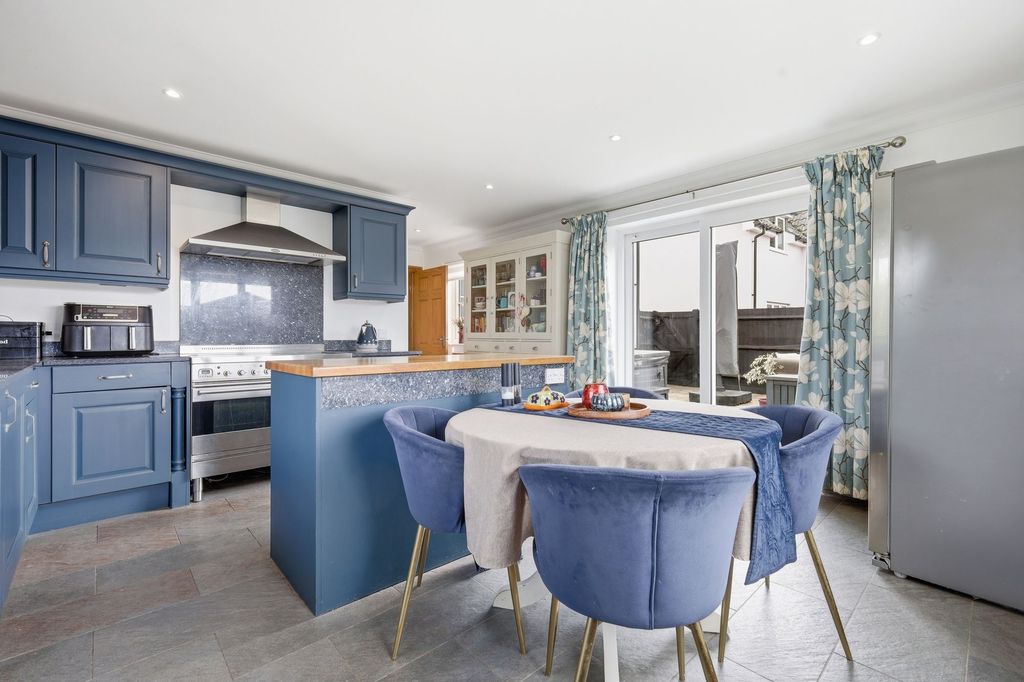 Property photo 3 of 36