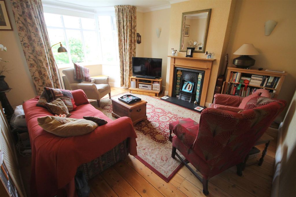 Property photo 3 of 27 Rr Lounge.Jpg