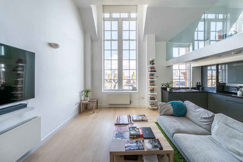 Property photo 2 of 23