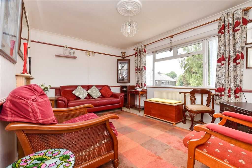 Property photo 3 of 14 Lounge