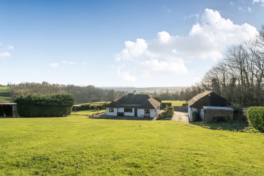 Property photo 1 of 27 1431413-11-69bae9...