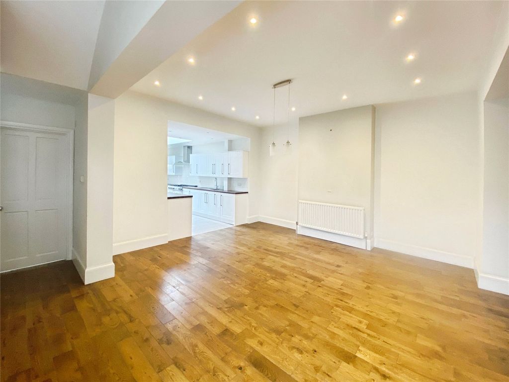 Property photo 3 of 21 Picture No. 32