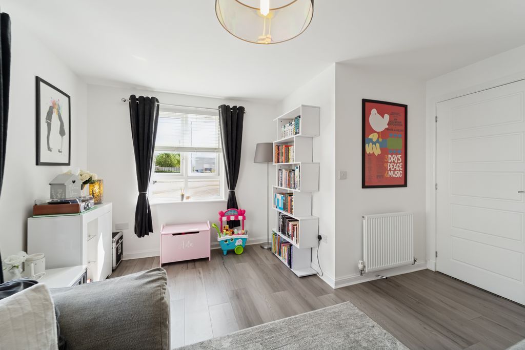 Property photo 3 of 25