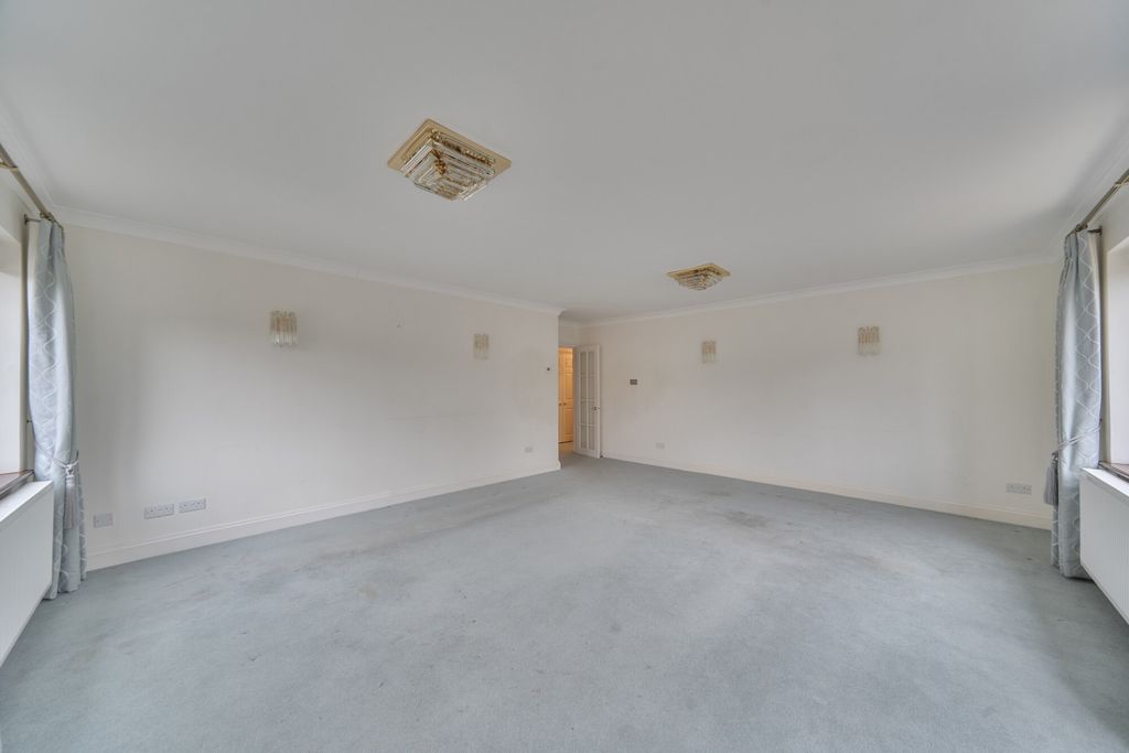 Property photo 2 of 19 1421926-8-69A705c...