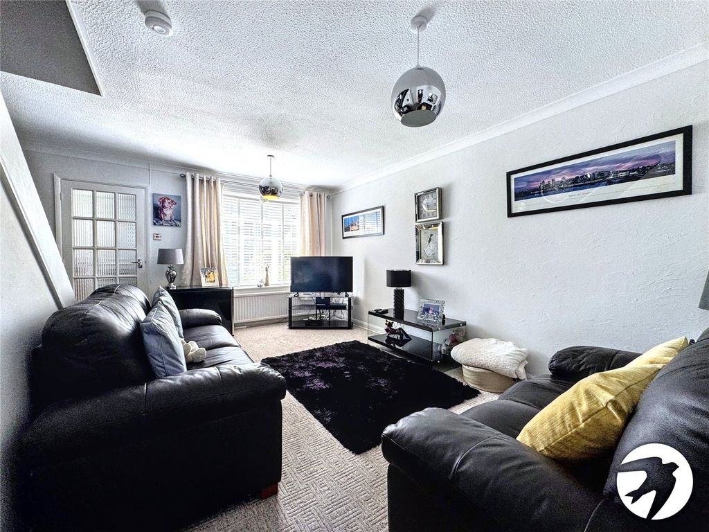 Property photo 3 of 13 Lounge