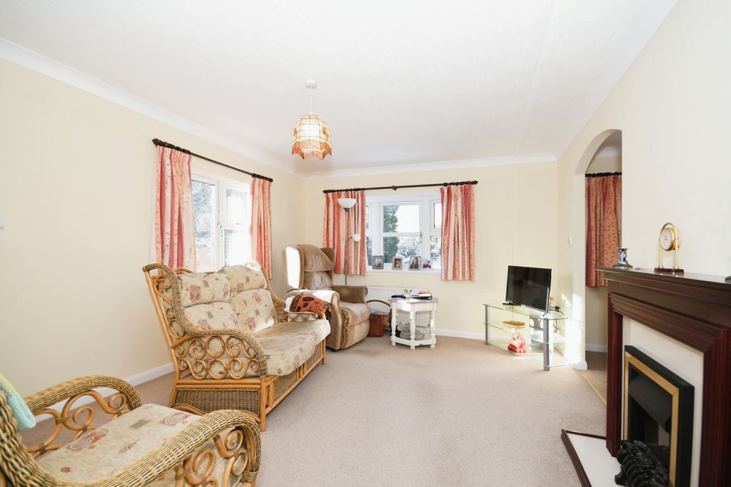 Property photo 3 of 17 Living Room