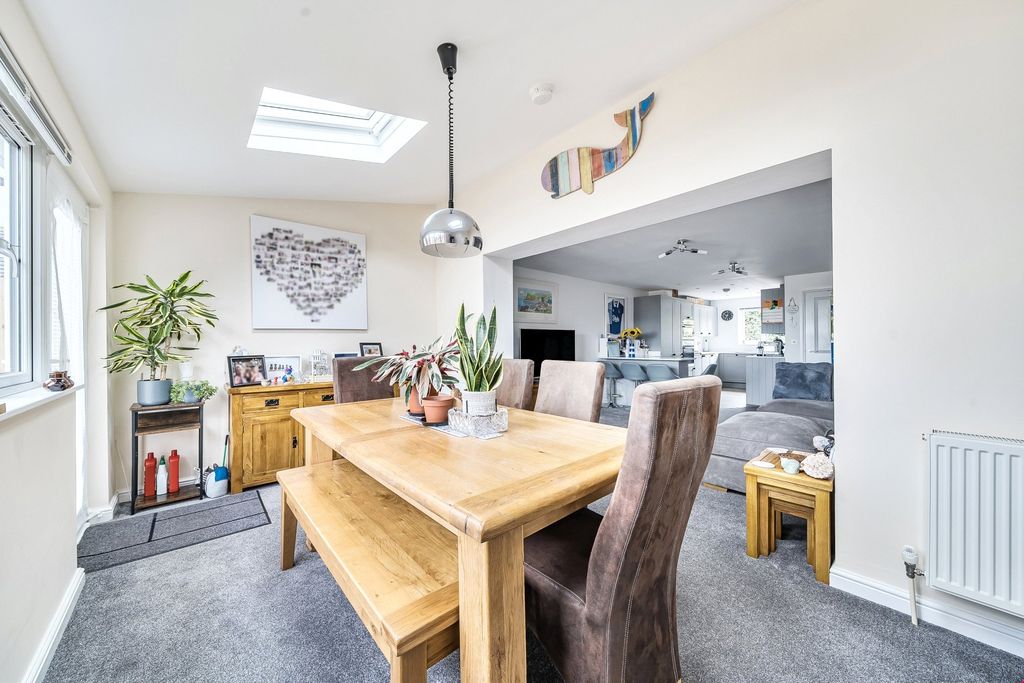 Property photo 3 of 21 Dining Area