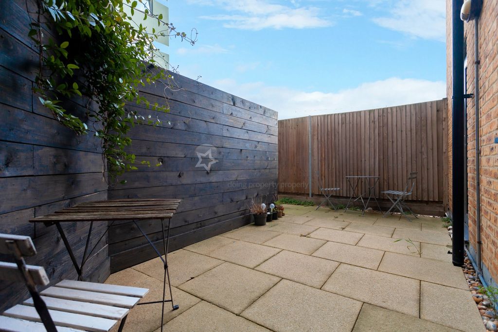 Property photo 2 of 21 Photo 22