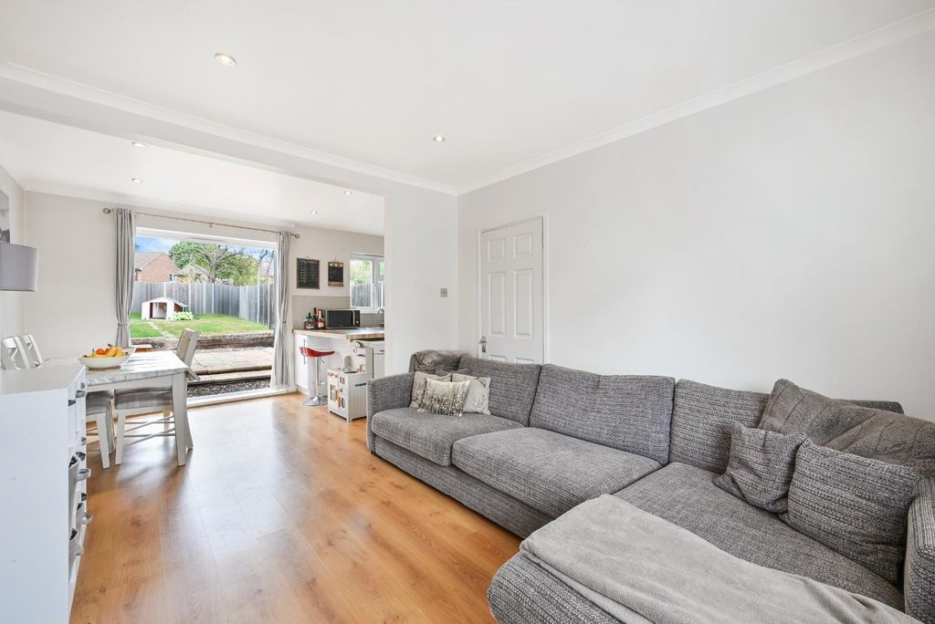 Property photo 2 of 14 Merton Gardens