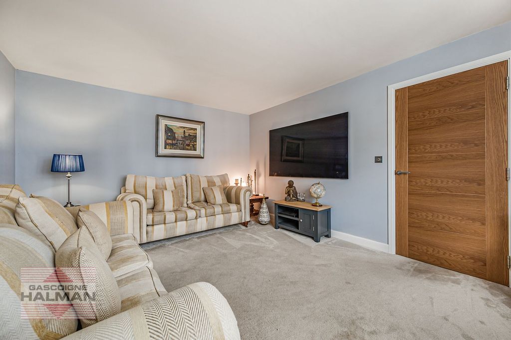 Property photo 3 of 21