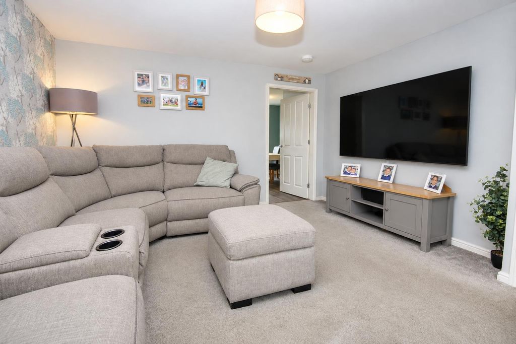 Property photo 2 of 18 Fd2d3A27-c4Bb-43cc-9A8B-0Cb3174B3016.Png