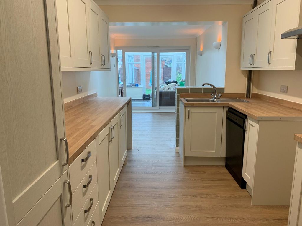 Property photo 2 of 25 Kitchen