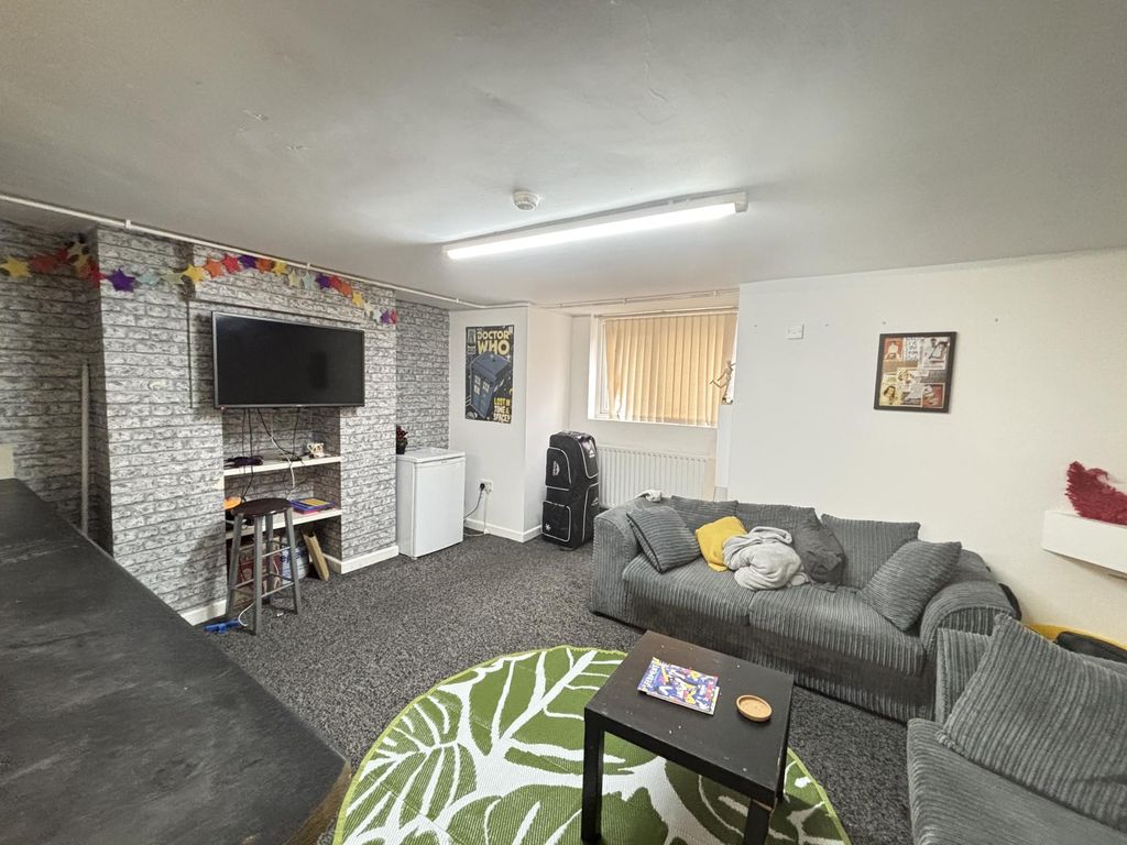 Property photo 1 of 12 A Spacious And Welcoming Living Room Featuring Com...