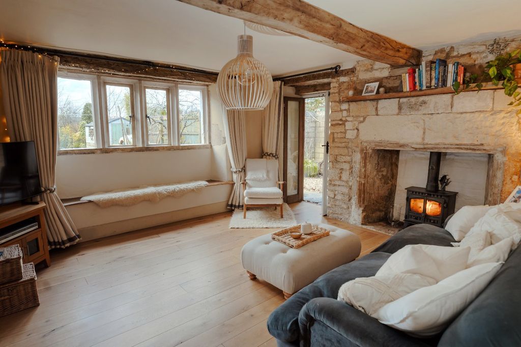 Property photo 2 of 23 Sitting Room