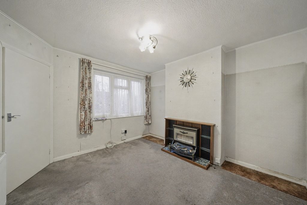 Property photo 2 of 19 25 Braund Avenue, Greenford, Greater London, Ub6 9Jg