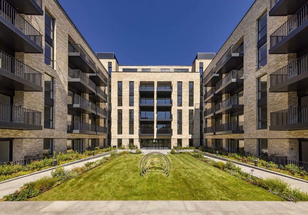 Property photo 1 of 9