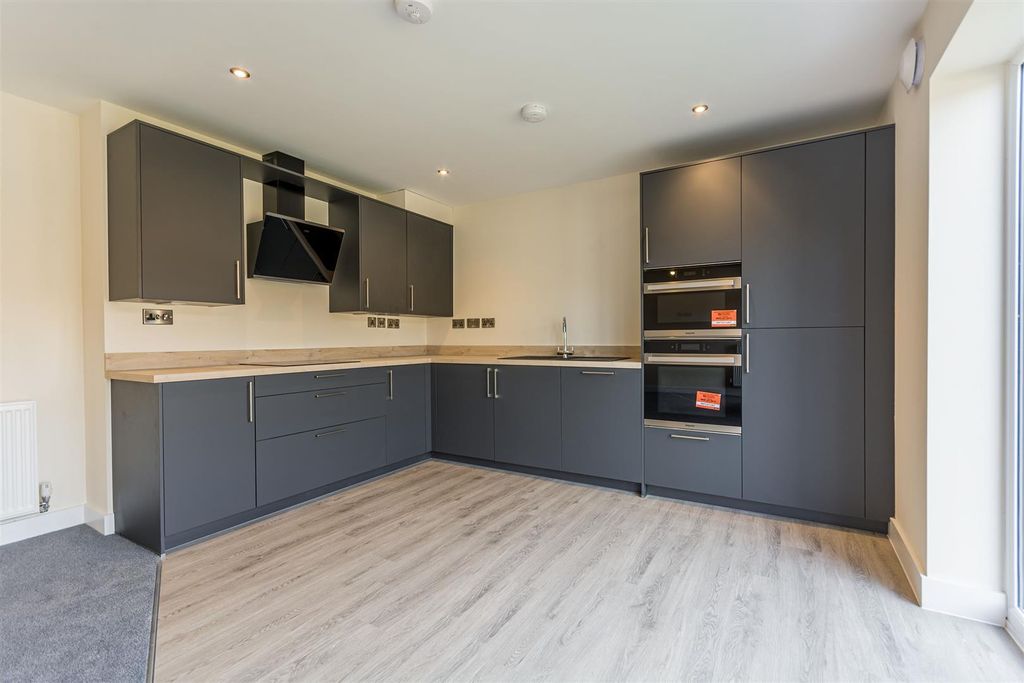 Property photo 2 of 11 Kitchen Layout