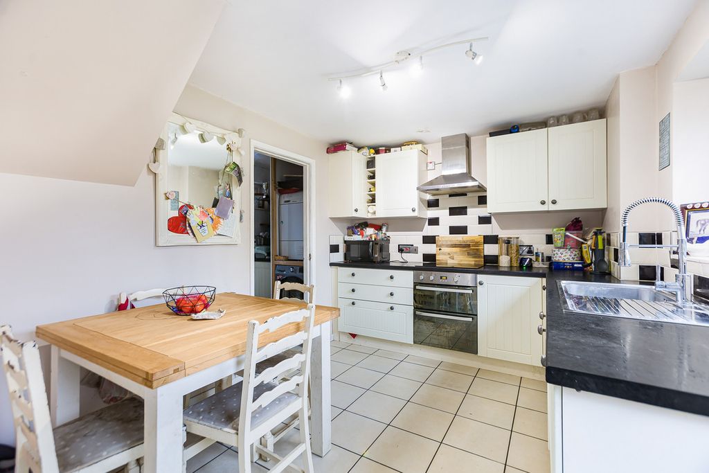 Property photo 2 of 23