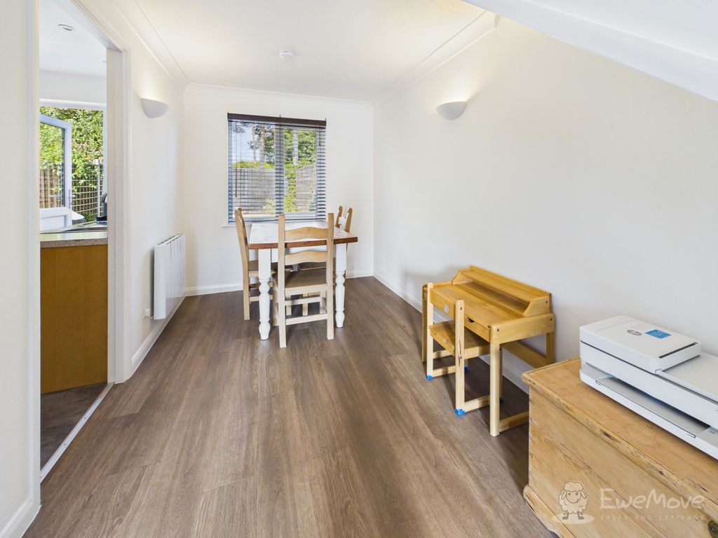 Property photo 3 of 10 Dining Room