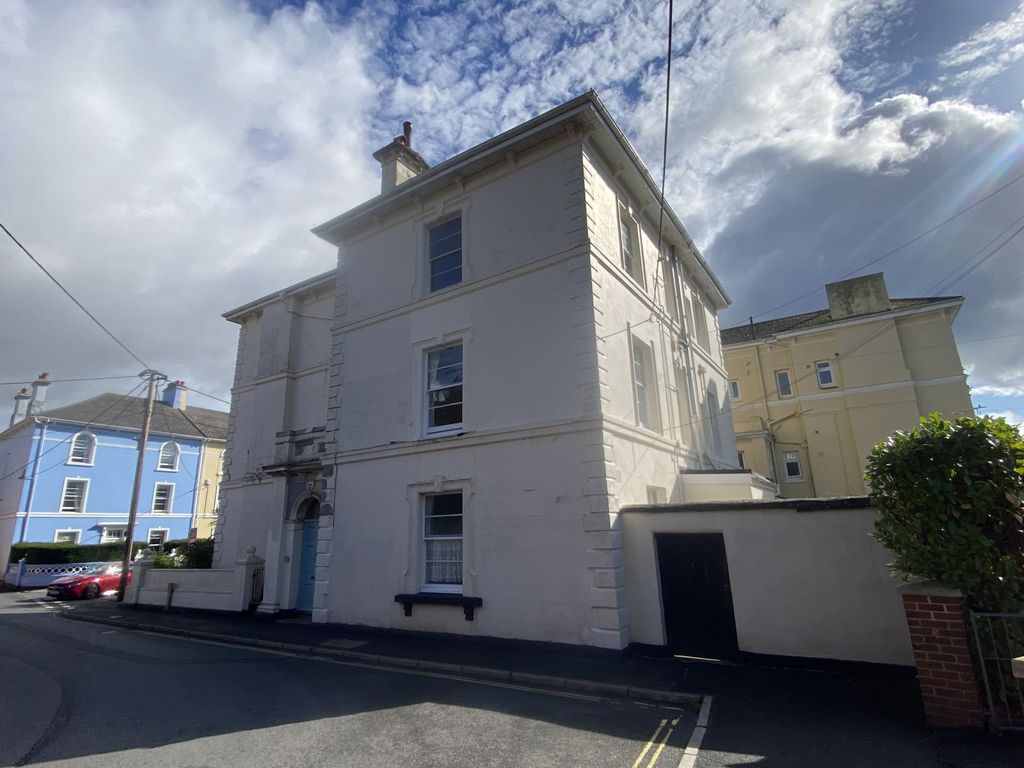 Property photo 3 of 9 Photo 1