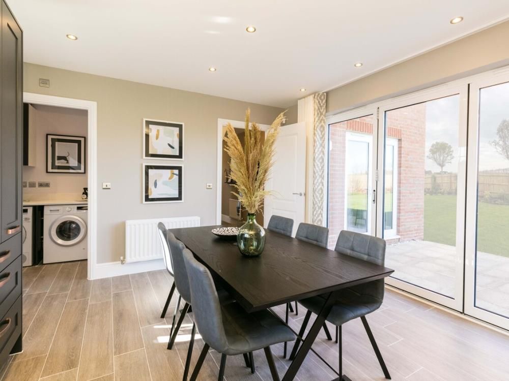 Property photo 3 of 10 Dining