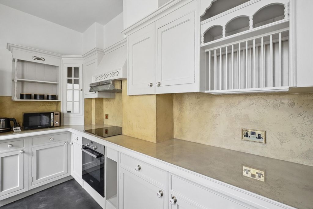 Property photo 2 of 17 Image