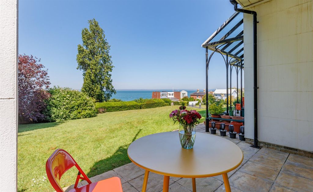 Property photo 3 of 22 Outstanding Sea Views In Cowes