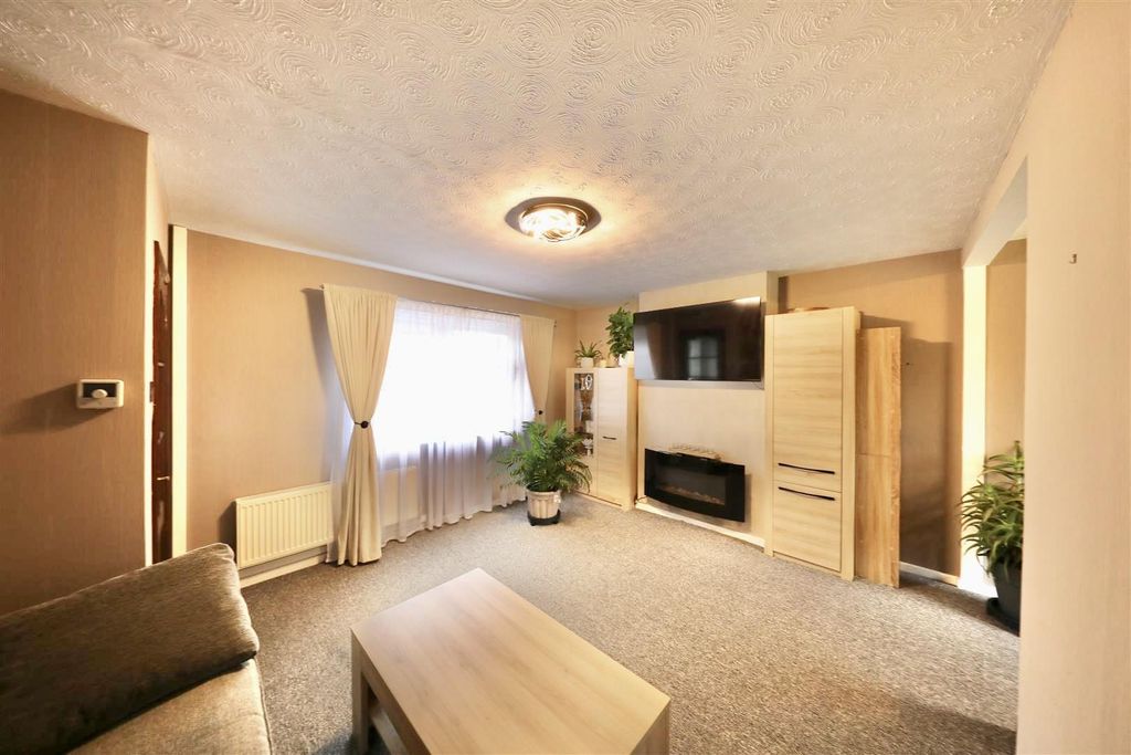 Property photo 2 of 17 Living Room