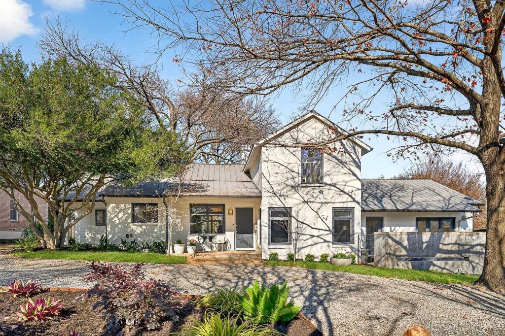 Property photo 1 of 31