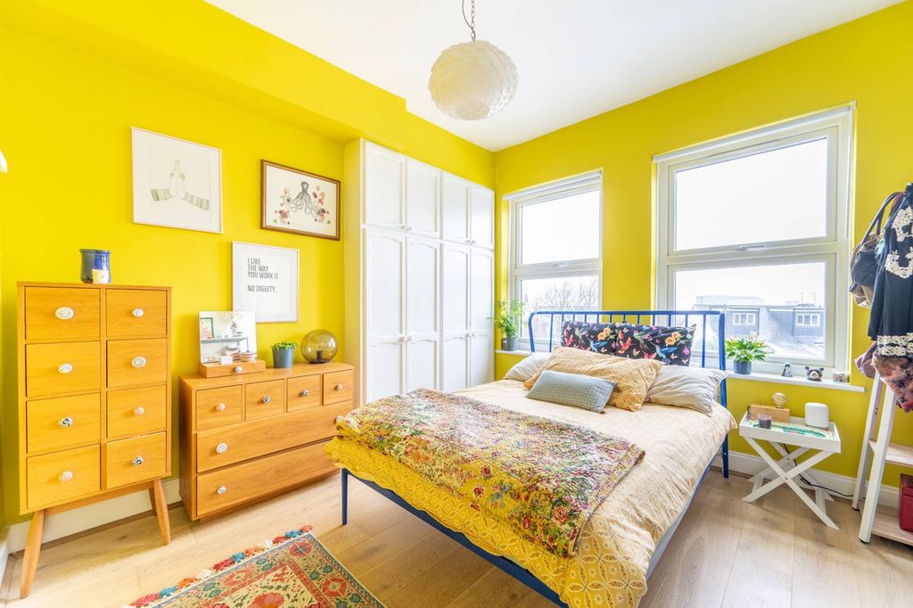 Property photo 3 of 18