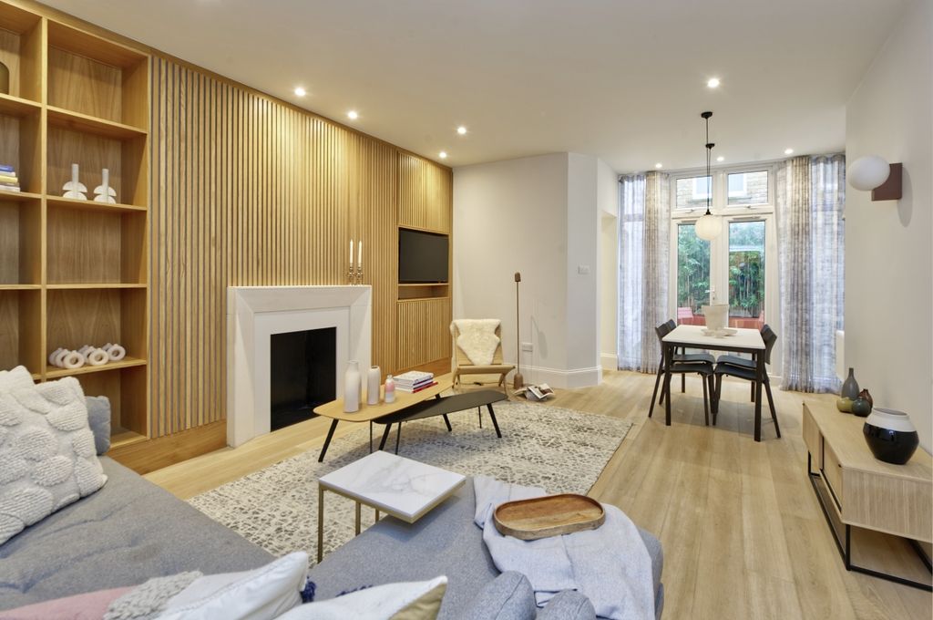 Property photo 1 of 21 1@27 Lennox Garde...