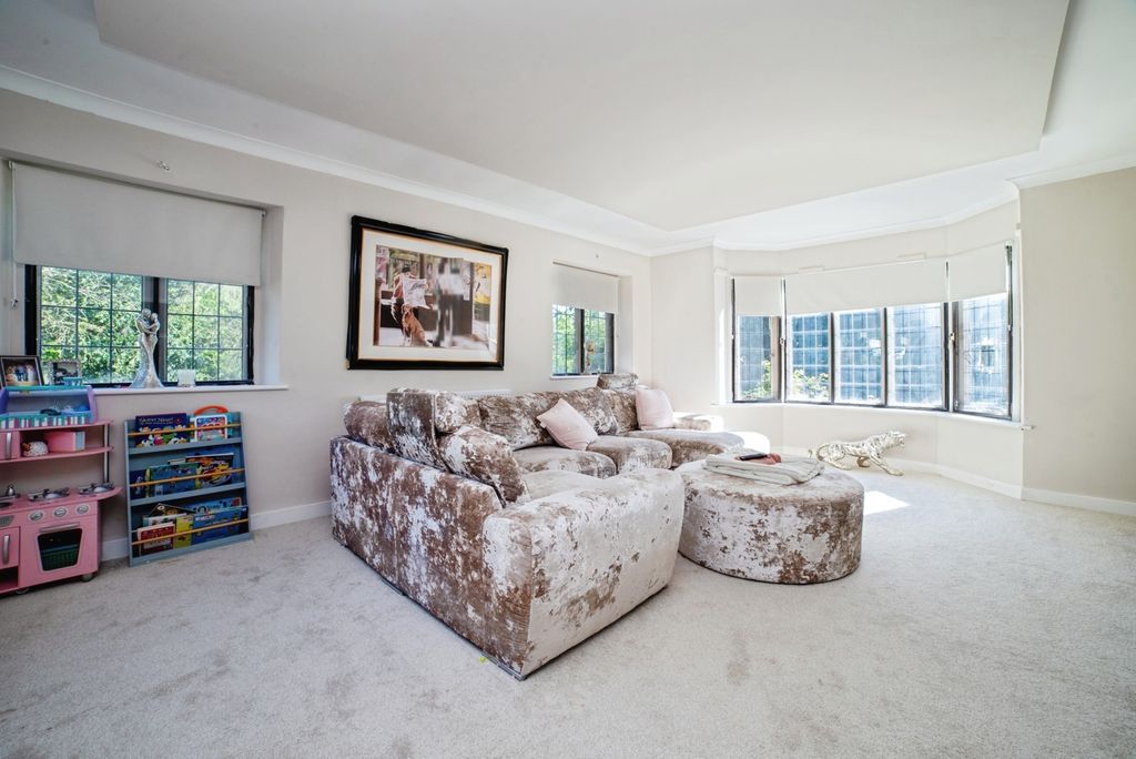 Property photo 3 of 24 Pbox-Img.Jpg