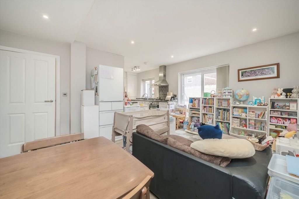 Property photo 3 of 6