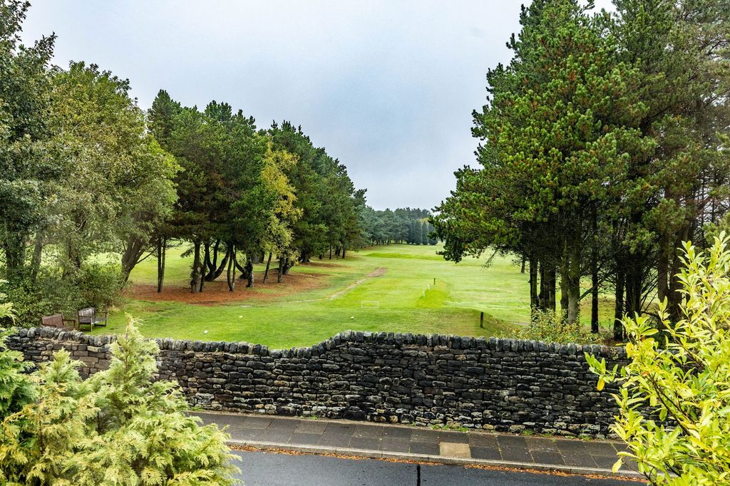 Property photo 3 of 28