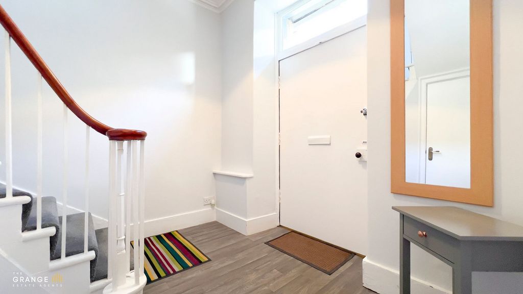 Property photo 2 of 31