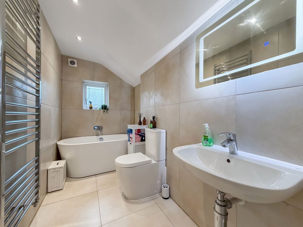 Property photo 2 of 26