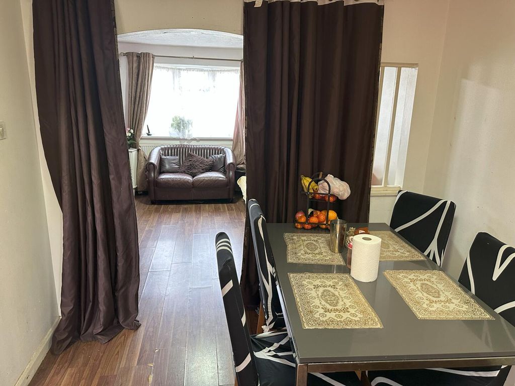 Property photo 3 of 11 Living Room