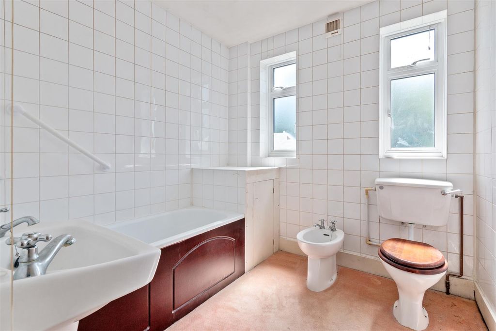 Property photo 3 of 12 Bathroom