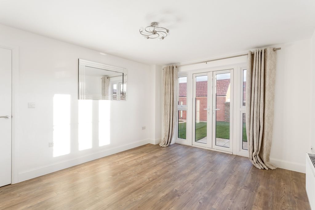 Property photo 3 of 18 Dickenson Road 2