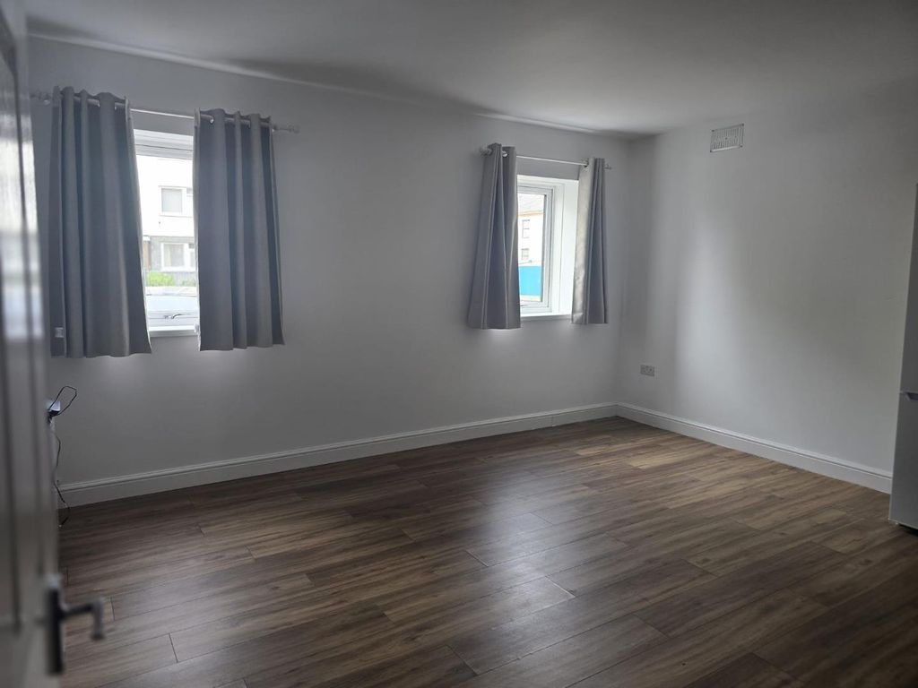 Property photo 2 of 8 05772E50-9Eb0-42B2-B02E-84A1B12Cbcda.Jpeg