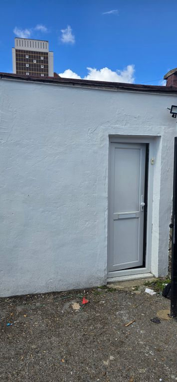 Property photo 2 of 9 Flat Entrance