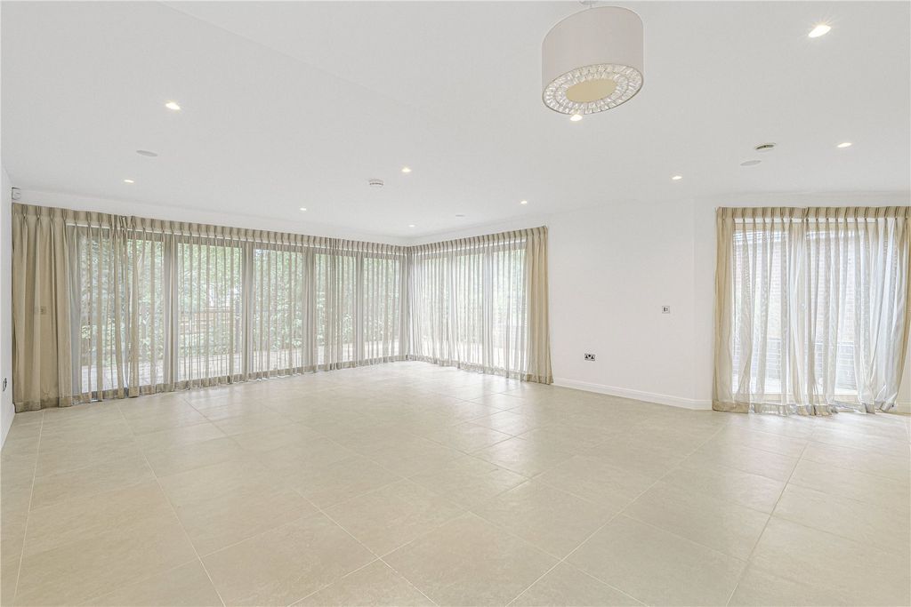 Property photo 2 of 30