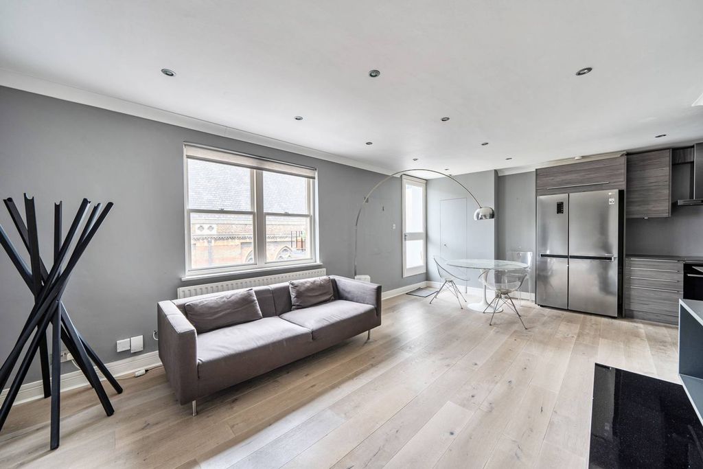 Property photo 3 of 6