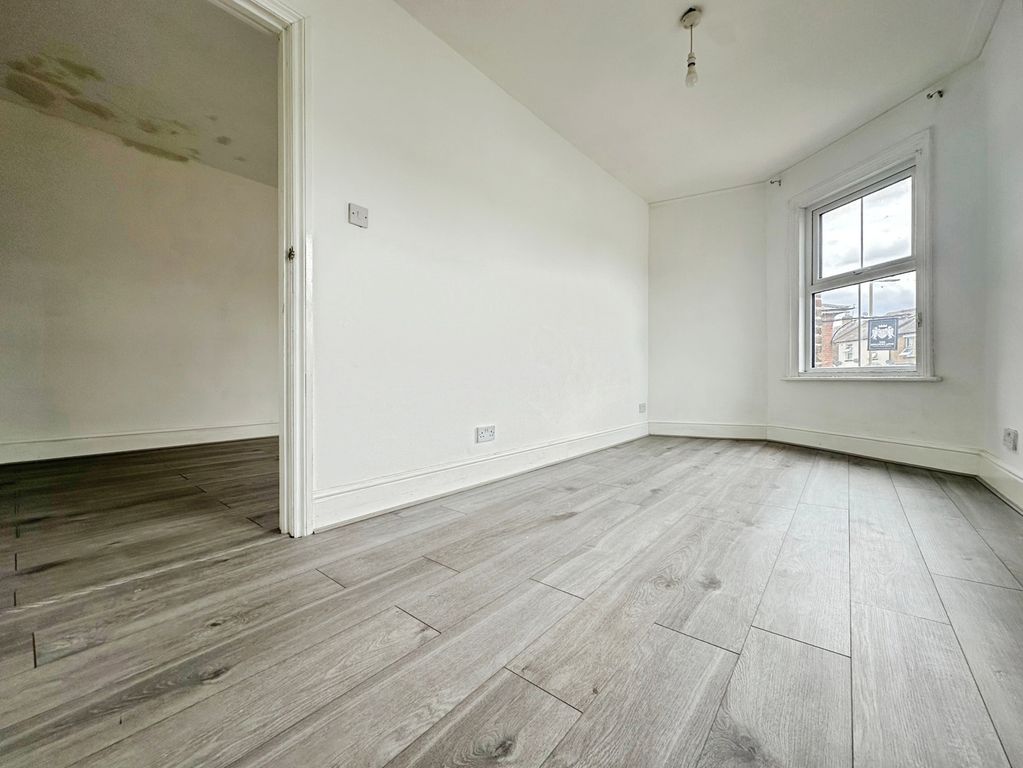 Property photo 3 of 7 Pbox-Img.Jpg