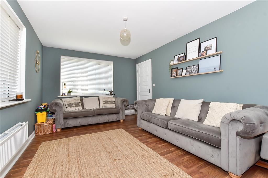 Property photo 1 of 13 Lounge