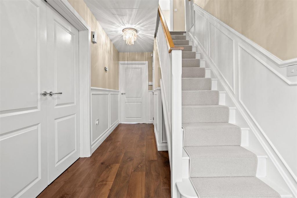 Property photo 2 of 27