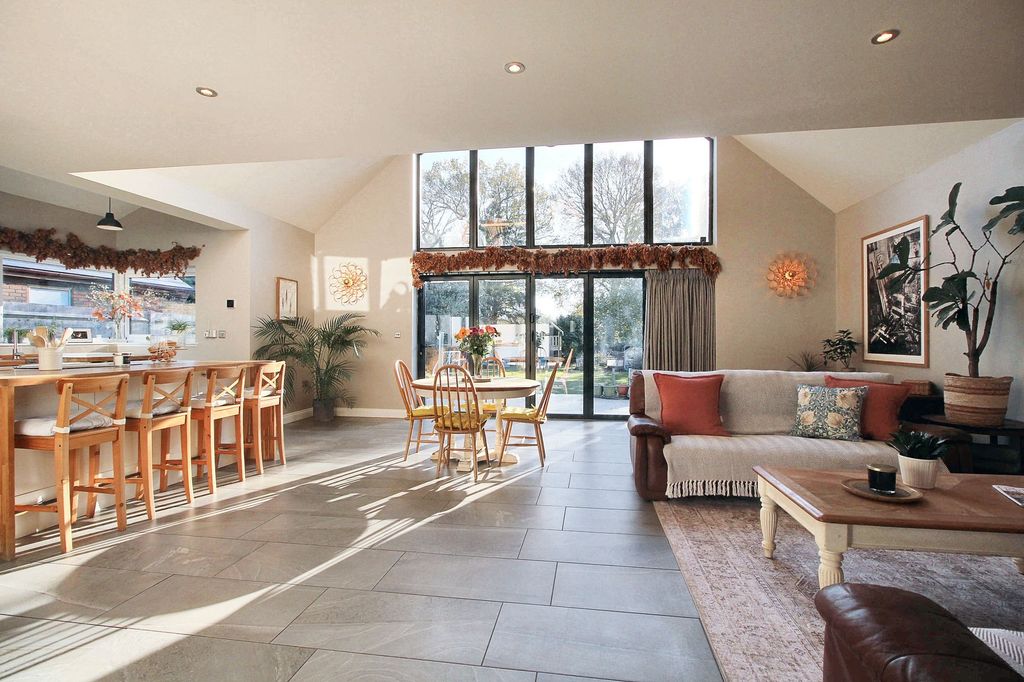 Property photo 2 of 32