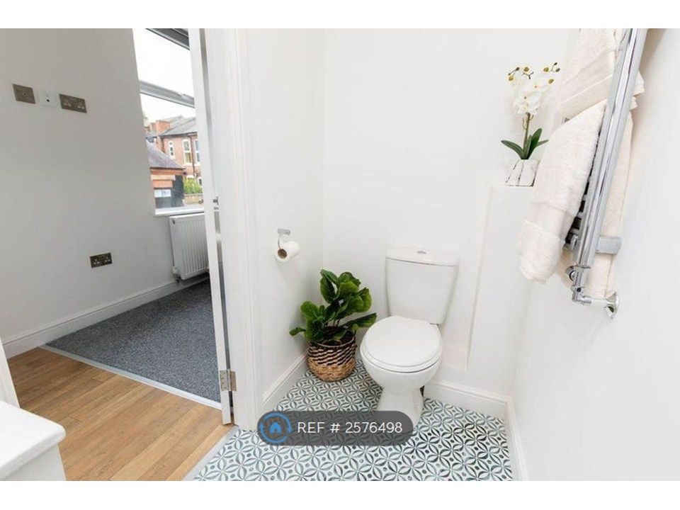 Property photo 3 of 10 En Suite